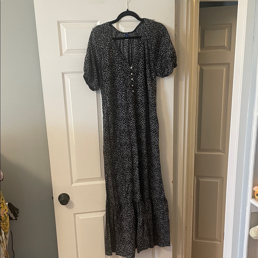 Old Navy Black and White Floral Maxi Dress medium Tall